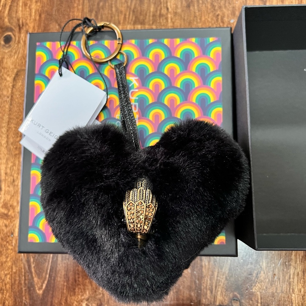 Kurt Geiger Black Heart Faux Fur Novelty Bag Charm Key Chain - Picture 5 of 7